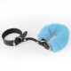 Черные кожаные наручники со съемной голубой опушкой (черный с голубым)
