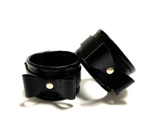 Черные наручники с бантиками из эко-кожи (черный)