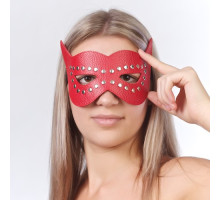 Красная маска на глаза с разрезами и заклепками (красный)