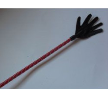 Короткий красный плетеный стек с наконечником-ладошкой - 70 см. (красный с черным)