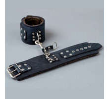 Широкие кожаные наручники на меху (черный)