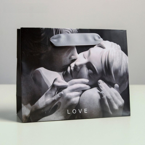 Маленький бумажный подарочный пакет LOVE - 15 х 12 см. (черный с серым)