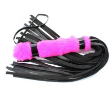 Черная плеть с розовой меховой рукоятью - 44 см. (черный с розовым)