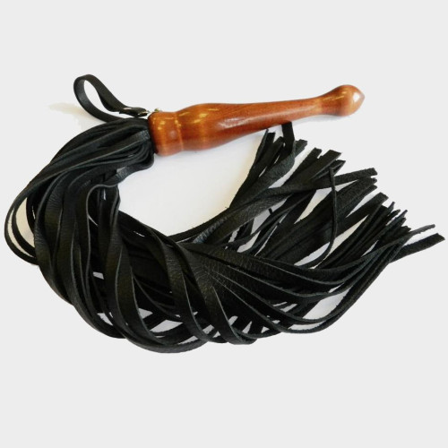 Плеть с деревянной ручкой и жестким хвостом (черный)
