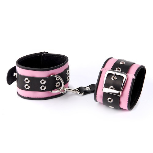 Розово-чёрные наручники с ремешком с двумя карабинами на концах (розовый с черным)