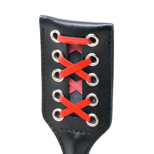Стек с декоративной шнуровкой на хлопушке - 65 см. (черный с красным)