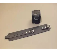 Широкие кожаные наручники универсального размера (черный)