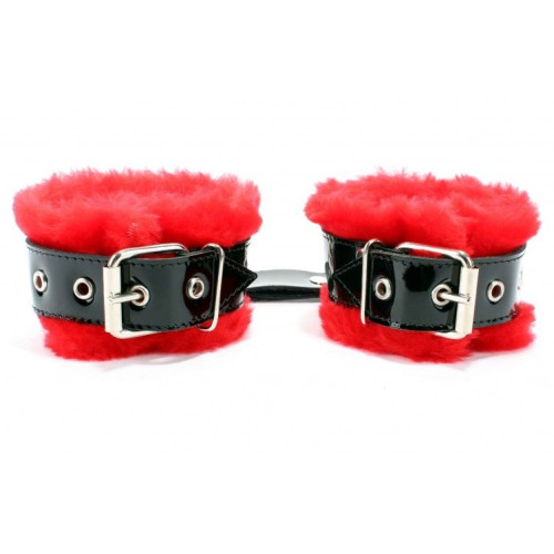 Красные меховые наручники с ремешками из лакированной кожи (красный с черным)