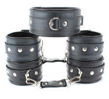 Набор БДСМ-аксессуаров из кожи: ошейник, наручники и оковы (черный)