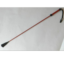 Длинный плетеный стек с красной лаковой ручкой - 85 см. (красный с черным)