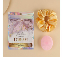Набор Follow Your Dream: спонж-щёточка для умывания и резинка для волос