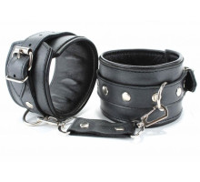 Черные кожаные наручники с металлическими клепками (черный)