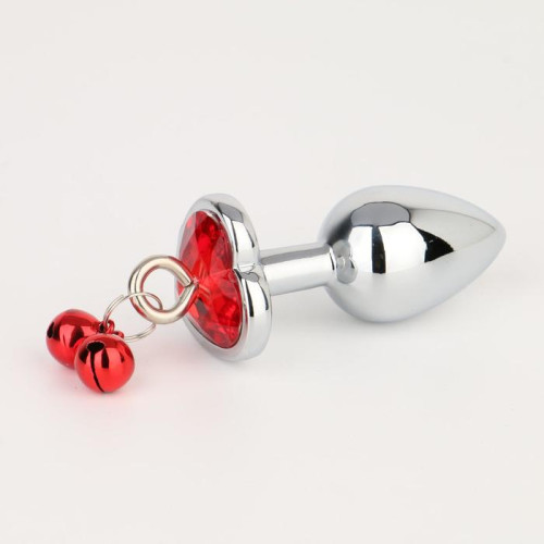 Серебристая анальная пробка с колокольчиками и красным кристаллом-сердцем - 7 см. (серебристый)