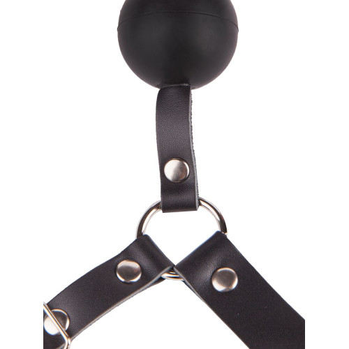 Чёрный кляп-шар на кожаных ремешках с пряжкой (черный)