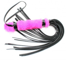 Черная лаковая плеть с розовой меховой рукоятью - 44 см. (черный с розовым)