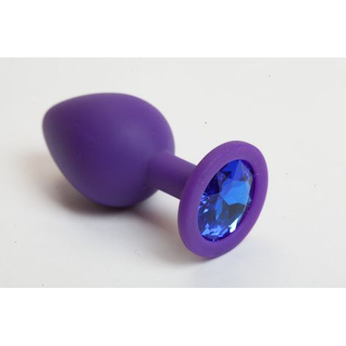 Фиолетовая силиконовая анальная пробка с голубым стразом - 8,2 см. (голубой)