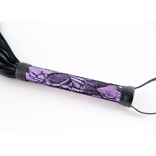 Пурпурный флоггер с кружевной ручкой (фиолетовый с черным)