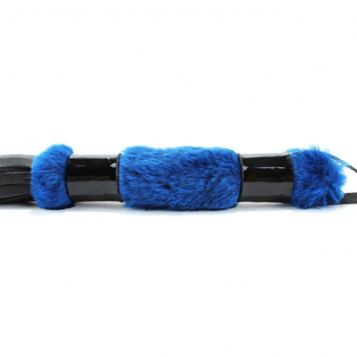 Черная плеть с синей меховой рукоятью - 44 см. (черный с синим)