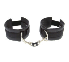 Чёрные полиуретановые наручники Luxurious Handcuffs (черный)